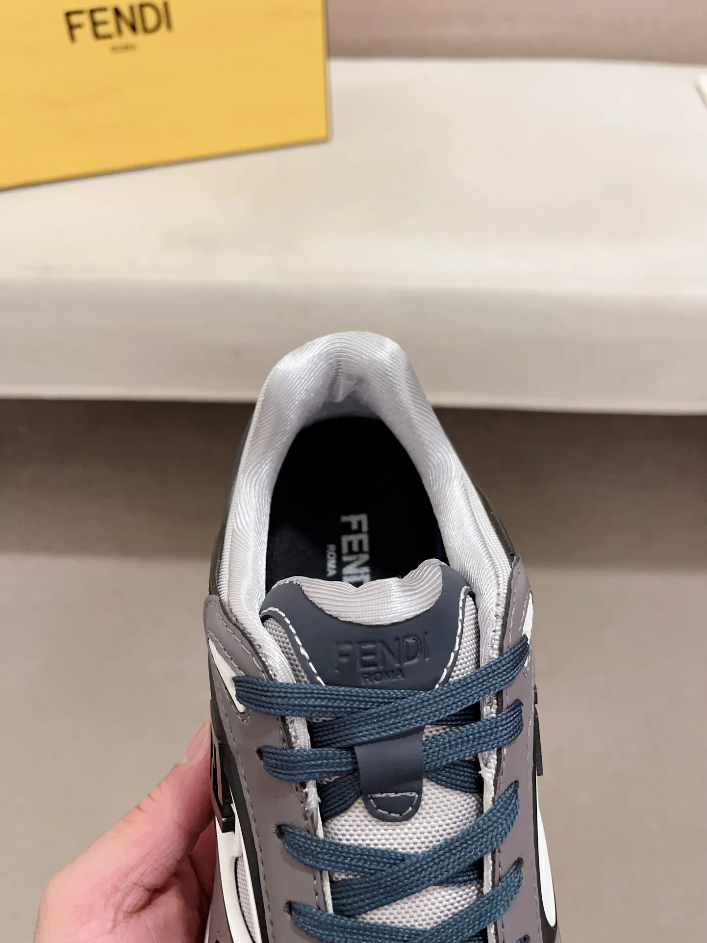Men's shoes💰: 760💰(Higher version) [Fendi] Fendi's latest casual shoes for men! Available at counters simultaneously! A one-to-one replica of the original. Made entirely of imported top-grain calfskin, the interior is made of top-grain water-dyed cowhide, and the original factory-supplied rubber outsole. Leading new fashion concepts. Matching code: 39-44. 38.45 can be customized and cannot be returned or exchanged!